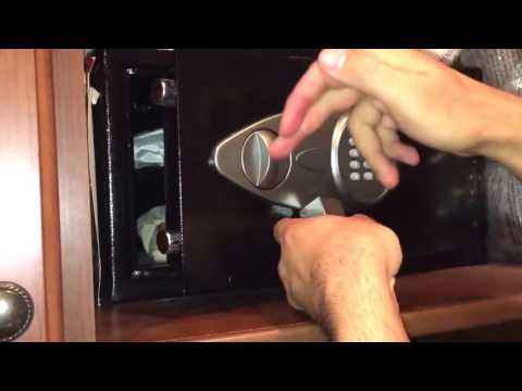 Установка броненакладки на дверь