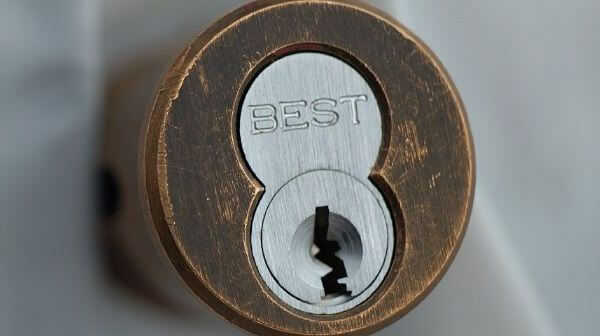 Замена личинки замка входной двери в Нижнем Новгороде